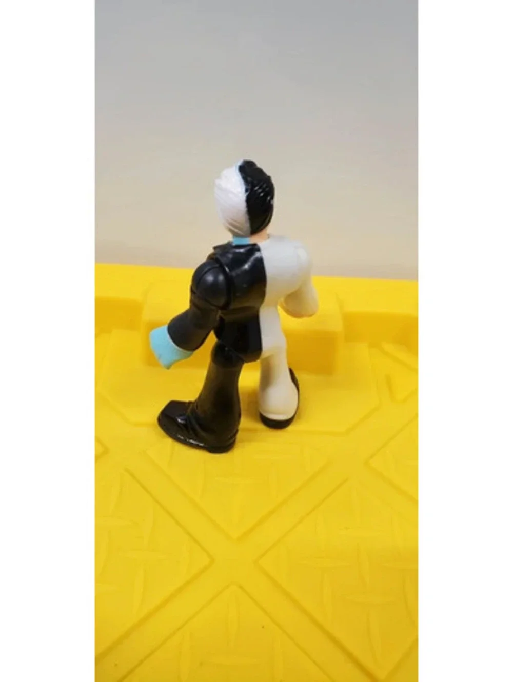Fisher-Price Imaginext DC Super Friends Two Face Action Figure Suit Blue Hand